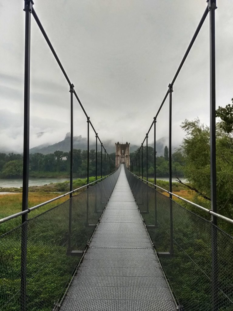 Auf der Brücke. Lieber schieben.