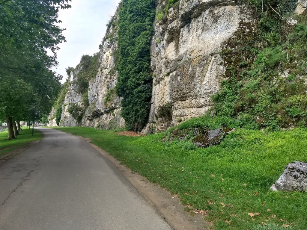 Felsen am Wegesrand