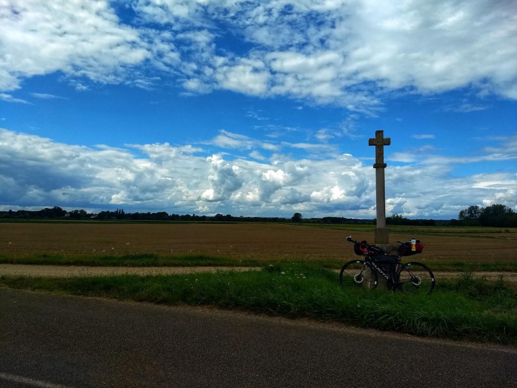 Mein Rad an einer französischen Landstraße