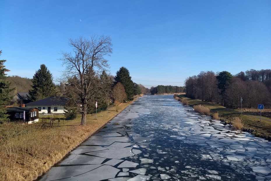 Oder-Spree-Kanal mit Eis