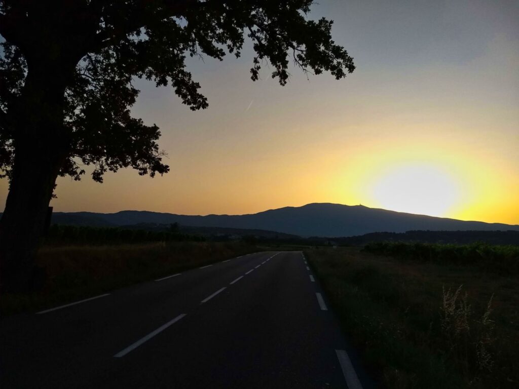 Sonnenaufgang hinter dem Mont Ventoux