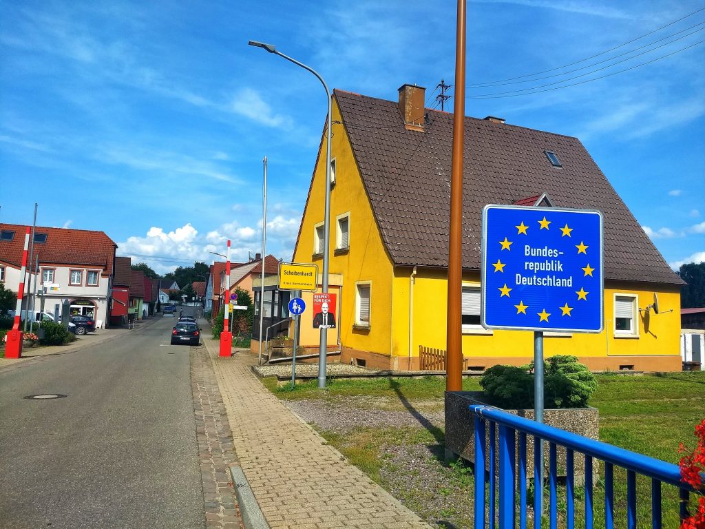 Grenzübergang zwischen D und F